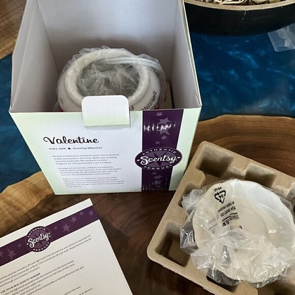 SCENTSY VALENTINE Wax Warmer Ceramic Red & White polka dot hearts new in box - Picture 5 of 5